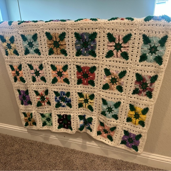 Crochet Appliqué Flower Granny Square Blanket - Picture 2 of 6